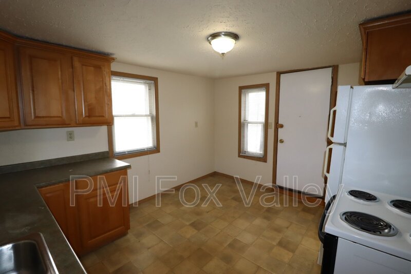 Large 2-Bed Upper Duplex property image