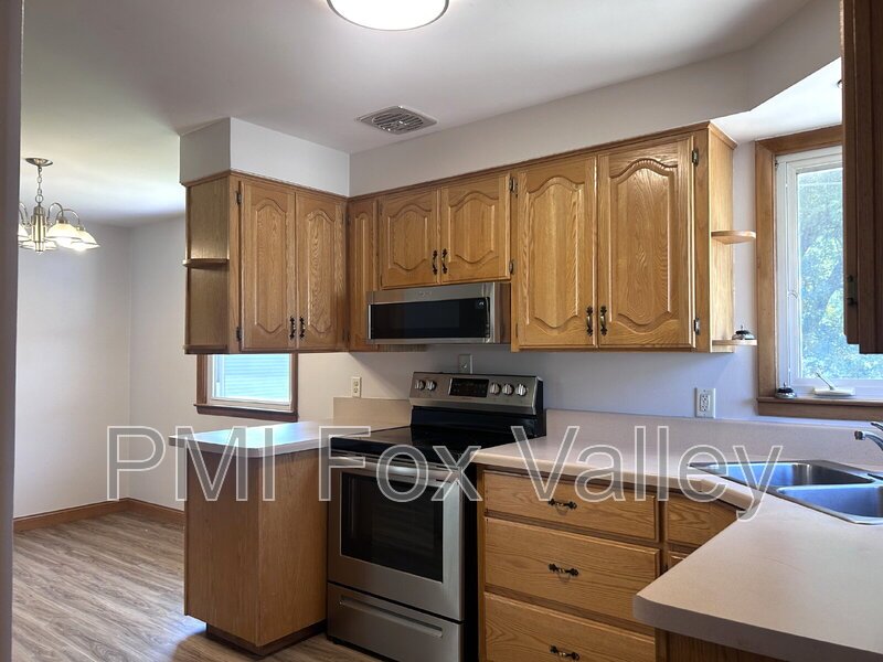 Large Updated 3 Bedroom Ranch property image