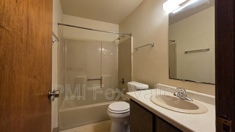 2500 Honey Lou Ct #204 Appleton WI 
2 bedroom UPPER property image