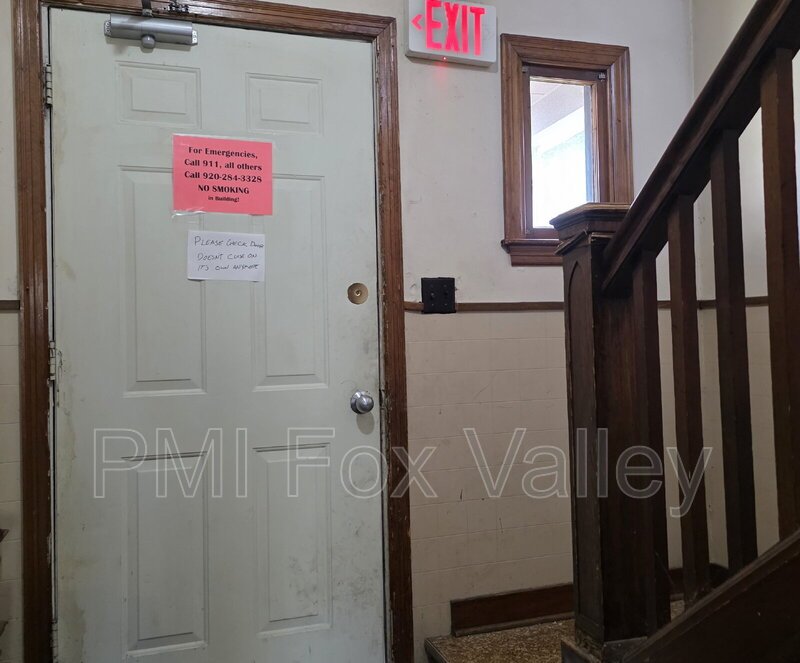 Large 2 Bedroom Upper Apartment in Menasha WI property image