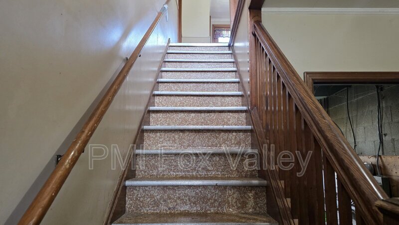 Large 2 Bedroom Upper Apartment in Menasha WI property image