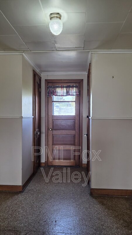 Large 2 Bedroom Upper Apartment in Menasha WI property image