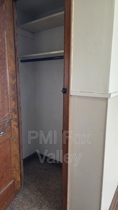 Large 2 Bedroom Upper Apartment in Menasha WI property image