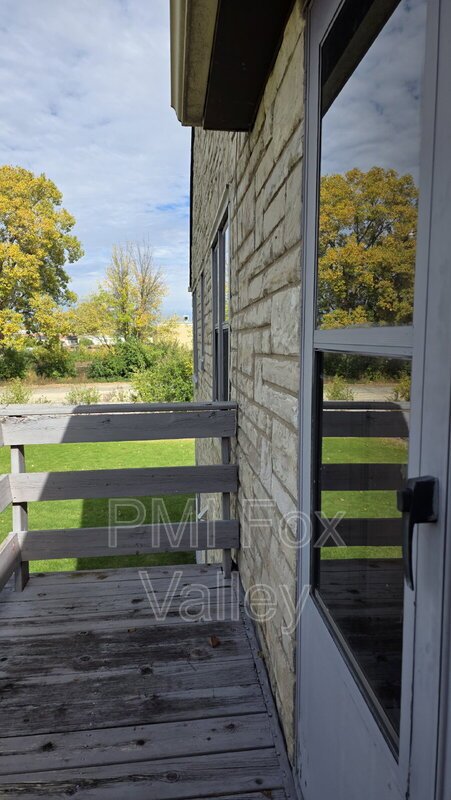 Large 2 Bedroom Upper Apartment in Menasha WI property image