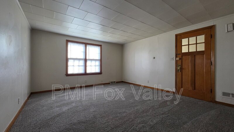 Large 2 Bedroom Upper Apartment in Menasha WI property image