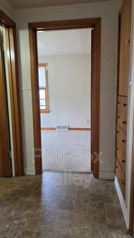 Large 2 Bedroom Upper Apartment in Menasha WI property image