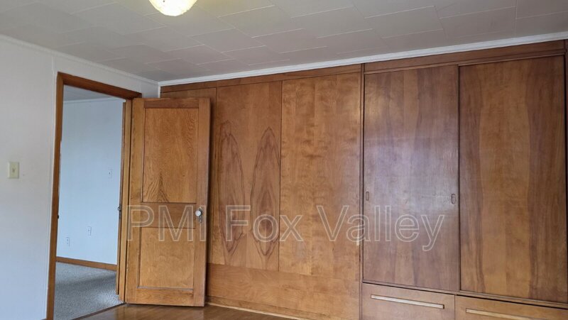 Large 2 Bedroom Upper Apartment in Menasha WI property image