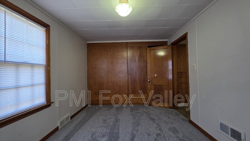 Large 2 Bedroom Upper Apartment in Menasha WI property image