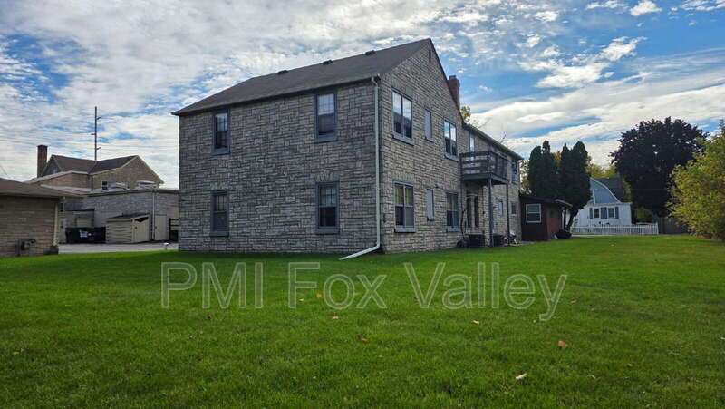 Large 2 Bedroom Upper Apartment in Menasha WI property image