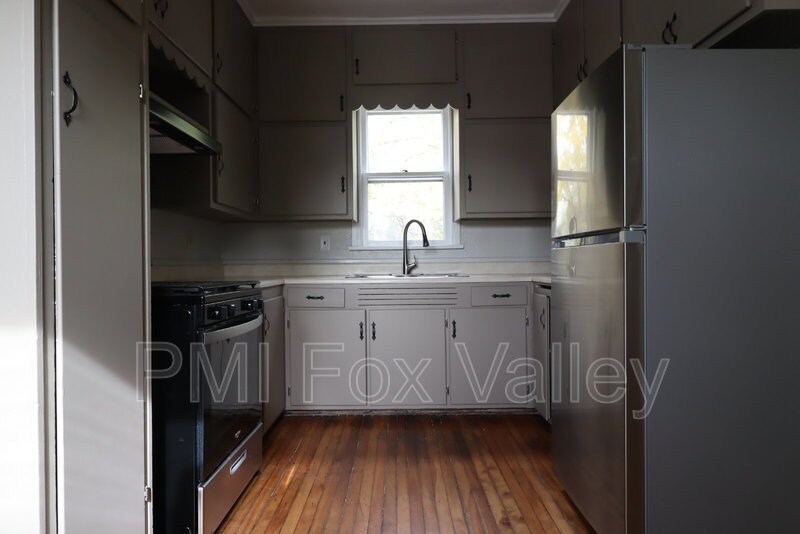 Large Updated 4 Bedroom Single Family Home property image