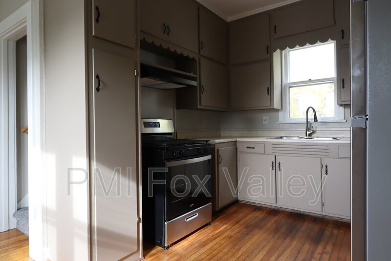 Large Updated 4 Bedroom Single Family Home property image