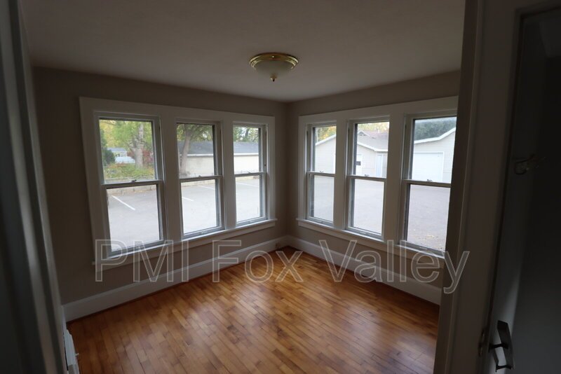 Large Updated 4 Bedroom Single Family Home property image