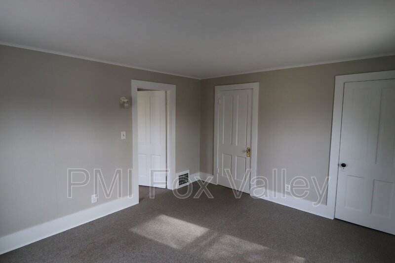 Large Updated 4 Bedroom Single Family Home property image