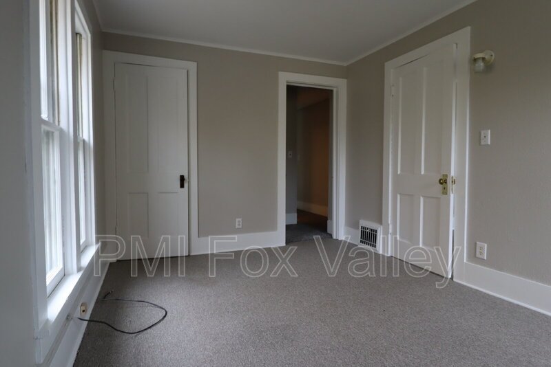 Large Updated 4 Bedroom Single Family Home property image