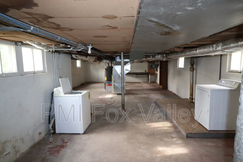 Large Updated 4 Bedroom Single Family Home property image