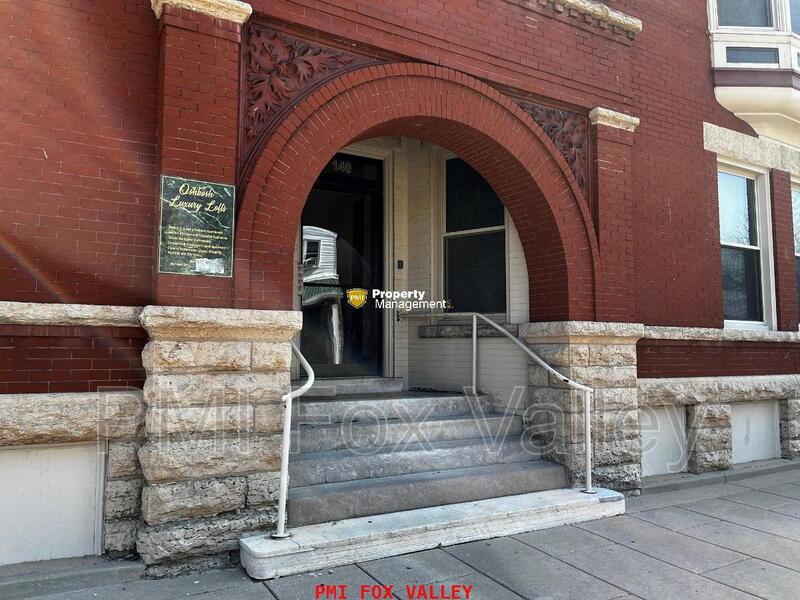 Updated 4-Bedroom Apartment in Oshkosh - 136 High Ave, Oshkosh, WI 54901 property image