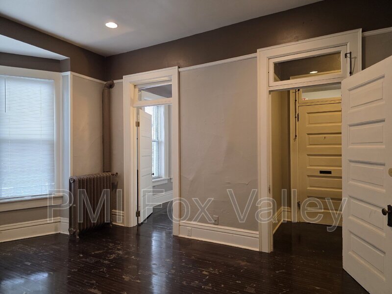 Updated 4-Bedroom Apartment in Oshkosh - 136 High Ave, Oshkosh, WI 54901 property image