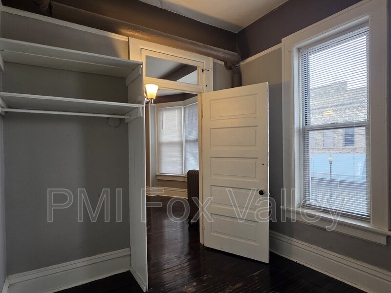 Updated 4-Bedroom Apartment in Oshkosh - 136 High Ave, Oshkosh, WI 54901 property image