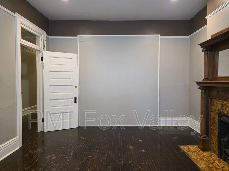 Updated 4-Bedroom Apartment in Oshkosh - 136 High Ave, Oshkosh, WI 54901 property image