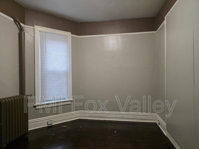 Updated 4-Bedroom Apartment in Oshkosh - 136 High Ave, Oshkosh, WI 54901 property image
