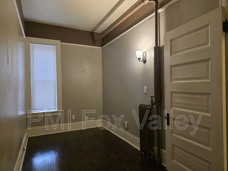 Updated 4-Bedroom Apartment in Oshkosh - 136 High Ave, Oshkosh, WI 54901 property image