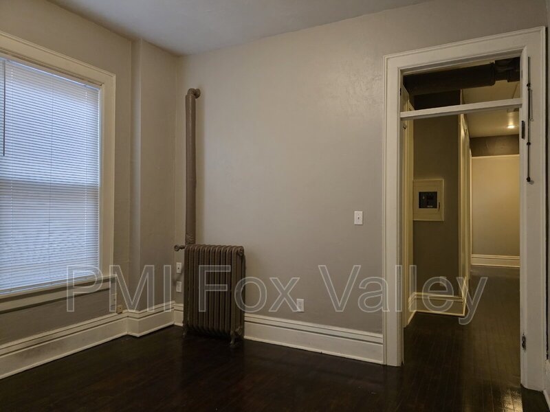Updated 4-Bedroom Apartment in Oshkosh - 136 High Ave, Oshkosh, WI 54901 property image
