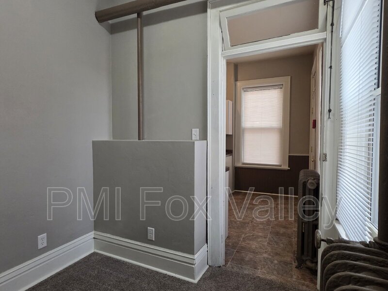 Updated 4-Bedroom Apartment in Oshkosh - 136 High Ave, Oshkosh, WI 54901 property image