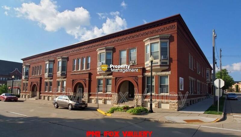 Updated 4-Bedroom Apartment in Oshkosh - 136 High Ave, Oshkosh, WI 54901 property image