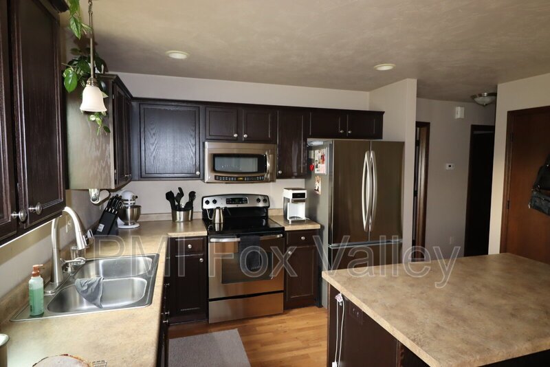 Large 3 Bedroom 2 Bath Townhouse style Duplex property image