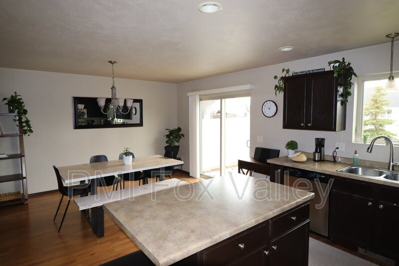 Large 3 Bedroom 2 Bath Townhouse style Duplex property image