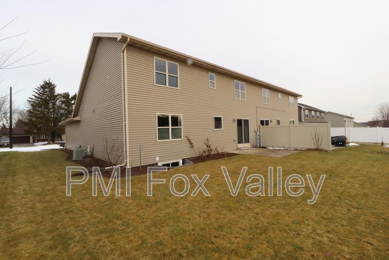 Large 3 Bedroom 2 Bath Townhouse style Duplex property image