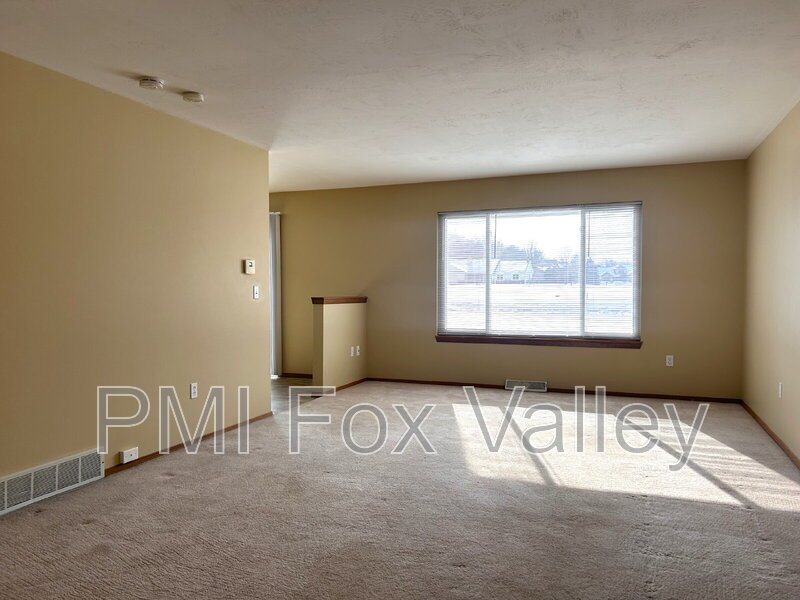 Spacious 3 Bedroom 1.5 Bath Duplex property image