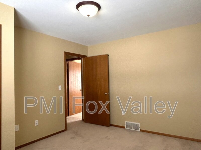 Spacious 3 Bedroom 1.5 Bath Duplex property image