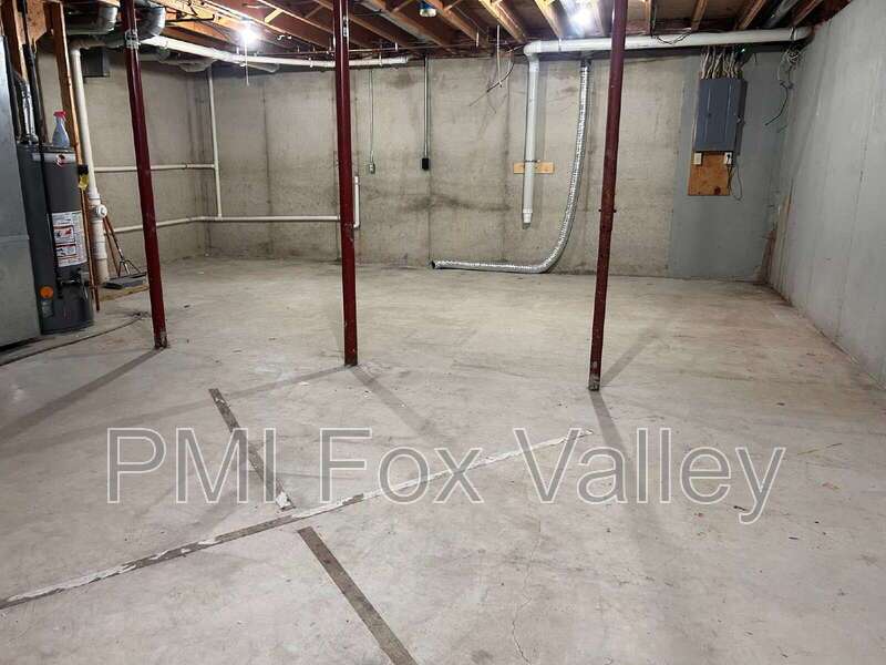 Spacious 3 Bedroom 1.5 Bath Duplex property image