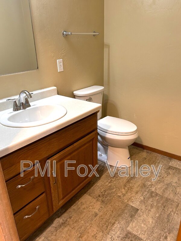 Spacious 3 Bedroom 1.5 Bath Duplex property image