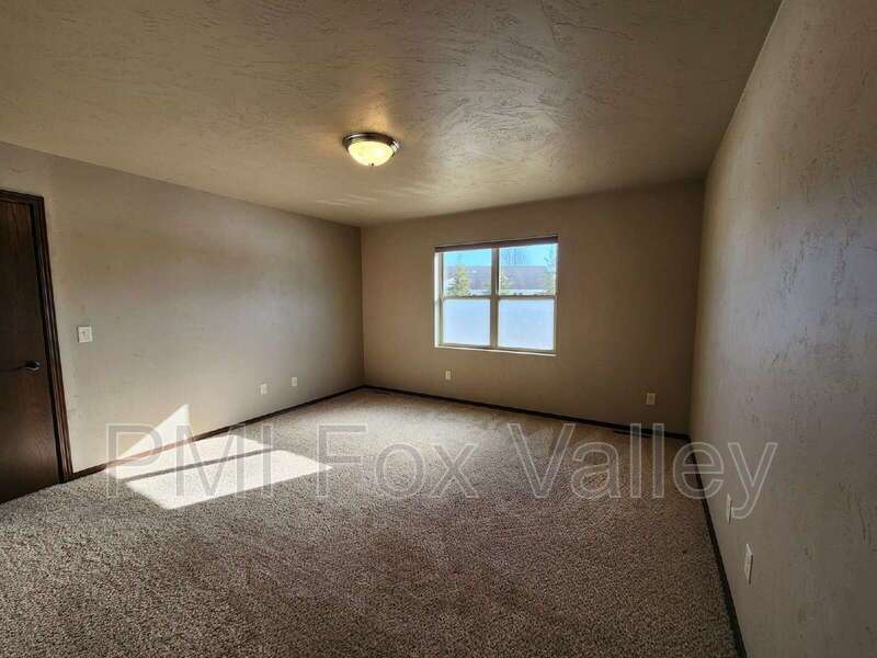 Large 3 Bedroom 2 Bath Townhouse style Duplex property image