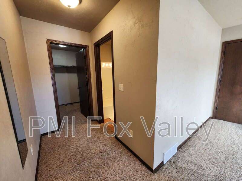 Large 3 Bedroom 2 Bath Townhouse style Duplex property image