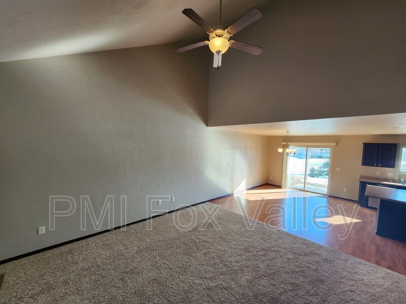 Large 3 Bedroom 2 Bath Townhouse style Duplex property image