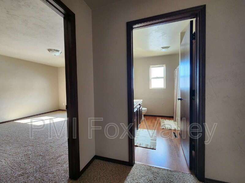 Large 3 Bedroom 2 Bath Townhouse style Duplex property image