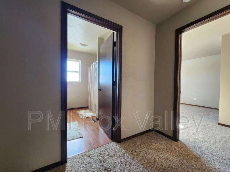 Large 3 Bedroom 2 Bath Townhouse style Duplex property image