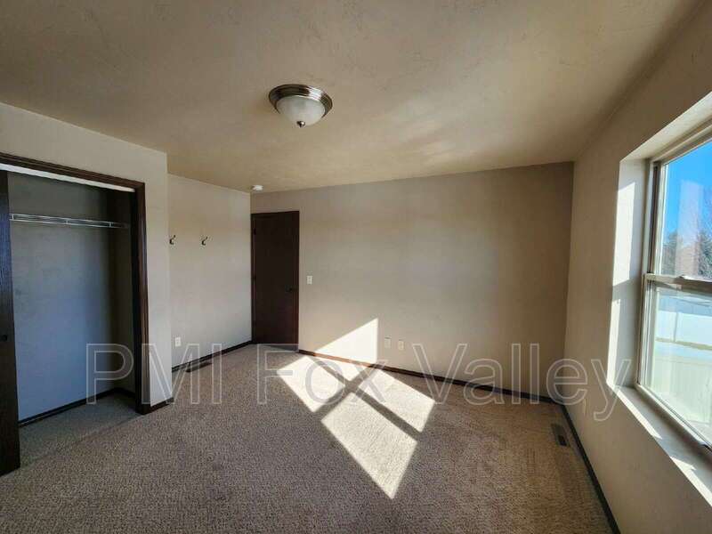 Large 3 Bedroom 2 Bath Townhouse style Duplex property image