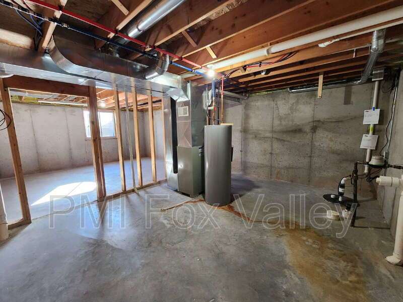 Large 3 Bedroom 2 Bath Townhouse style Duplex property image