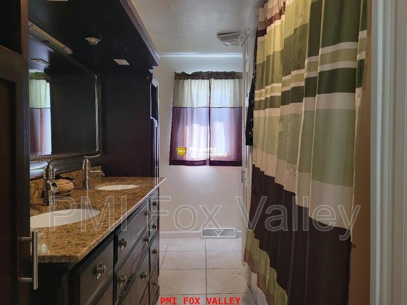 4 Bedroom Double Split Level Ranch property image