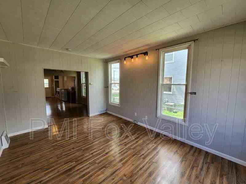 2 Bed Duplex in Oshkosh, WI - Perfect for cozy living! property image