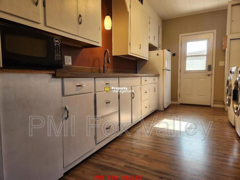 2 Bed Duplex in Oshkosh, WI - Perfect for cozy living! property image