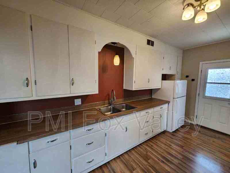 2 Bed Duplex in Oshkosh, WI - Perfect for cozy living! property image