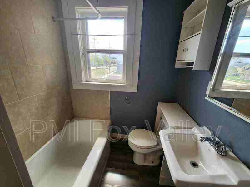 2 Bed Duplex in Oshkosh, WI - Perfect for cozy living! property image