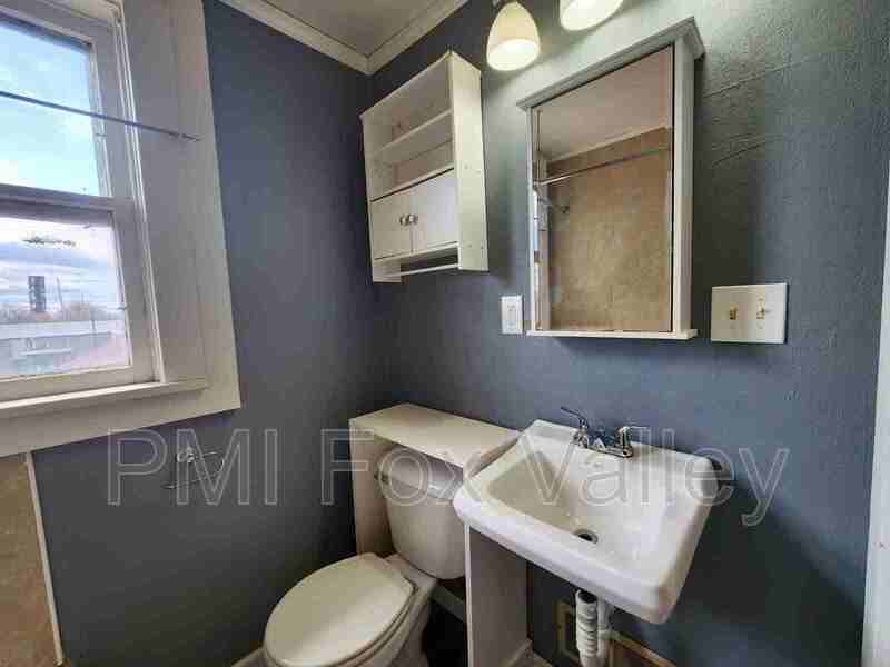 2 Bed Duplex in Oshkosh, WI - Perfect for cozy living! property image