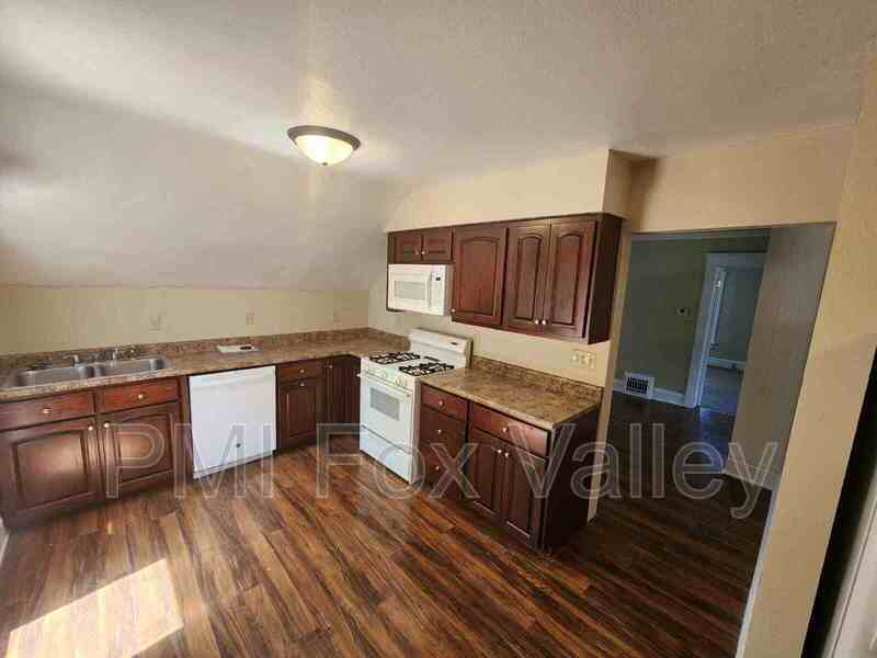 Large Bedrooms UPPER Oshkosh $1025 property image