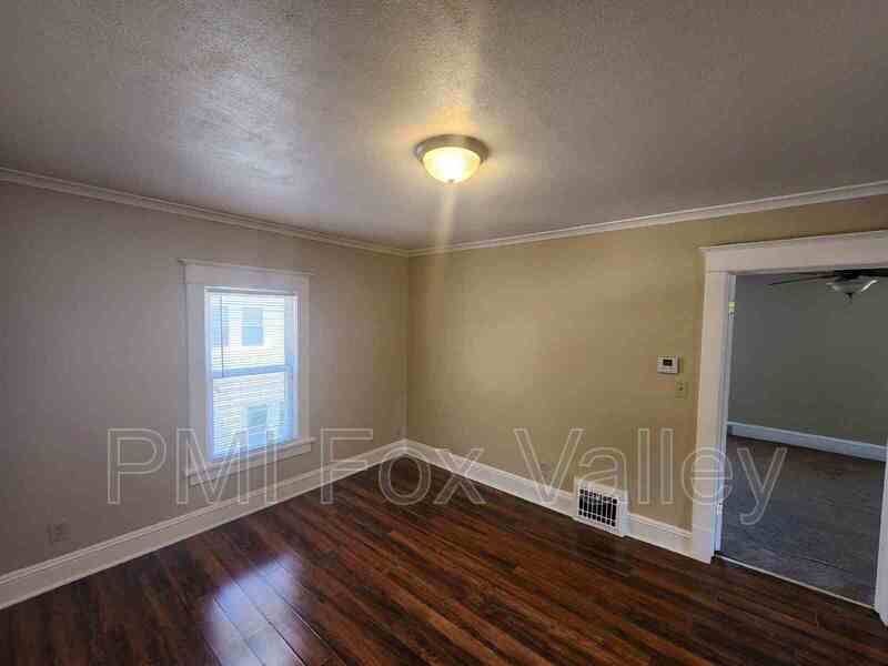 Large Bedrooms UPPER Oshkosh $1025 property image